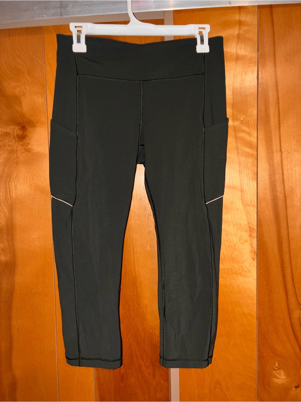 Lululemon dark green Active Capri Leggings with Side Pockets sz8